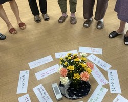 치매가 있건 없건, 사람에게는 느낌과 욕구가 있어요.