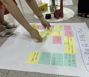 「안전한 공동체, 포괄적 돌봄, 도덕적 용기를 기르는 NVC 바이스텐더 훈련」 연수를 마치
